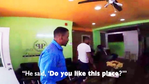 존스는 “그는 내게 ‘이곳이 마음에 드나요?’라고 물었다”고 회상했다.