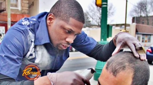 존스는 이달부터 날짜를 정해 자신의 이발소에서 노숙인들에게만 무료 서비스를 제공한다.