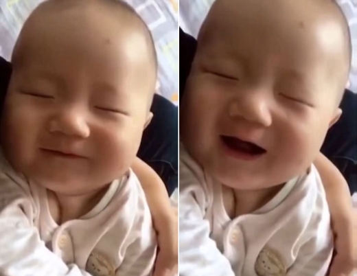 잠자는 아기가 제일 이쁜 이유…자면서 웃는 아기(영상)