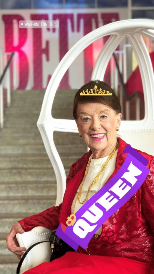 3일 미국 버지니아주(州) 워싱턴D.C.에 있는 로널드 레이건 내셔널 공항에서는 베티 내쉬 승무원의 근속 60주년을 기념하는 파티가 열렸다.