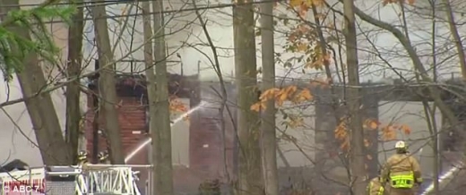 지난 12일(현지시간) 오전 디트로이트 교외의 한 주택에서 화재 사고가 일어나 이 집에 살고 있던 기네스 기록 보유 고양이 두 마리와 나머지 한 마리가 사라졌다.