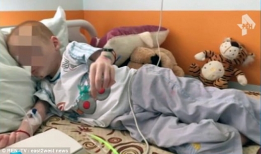 새엄마의 계략을 알리 없었던 아들은 서서히 말라갔다.