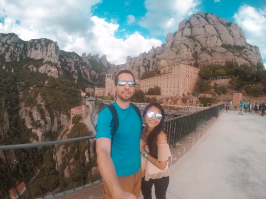 1만 ㎞ 초장거리 연애 커플 롭과 졸리는 해외 여행지에서 데이트를 즐겼다.