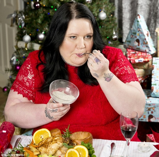 계속 그렇게 먹을 수만은 없다는 생각에, 그리고 엄마와 함께 크리스마스를 축하하기 위해 유골을 음식에 뿌리기로 결정했다.