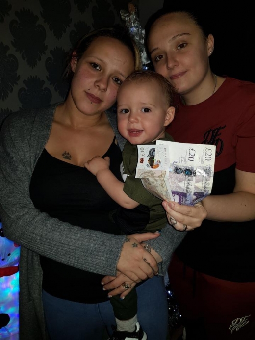 커스티와 그녀의 배우자 린은 1살인 아들을 위해 그 돈을 저금하겠다고 전했다.