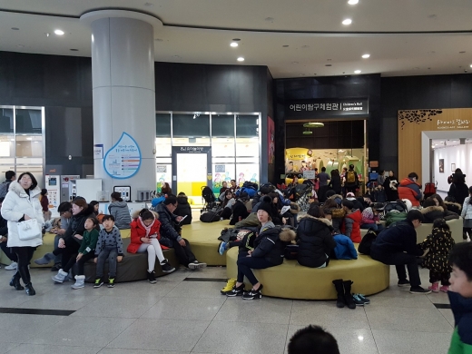 방학 기간 주말 과학관 내부는 인산인해를 이룬다. 미리 미리 전시관 체험 예약을 홈페이지에서 하고 오는 것이 좋다(사진=윤경민)