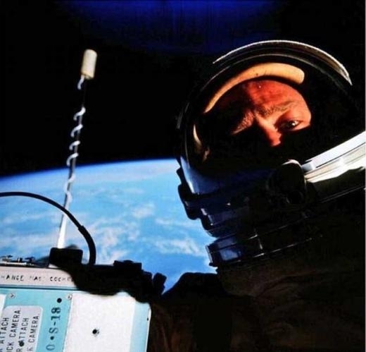 버즈 올드린이 남긴 우주셀카