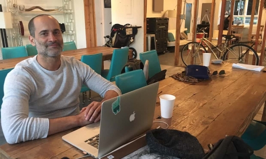 카페 주인 스티브 눅스처럼, 고객에게 상품 가격을 맡기는 회사들이 전세게적으로 증가하고 있다.