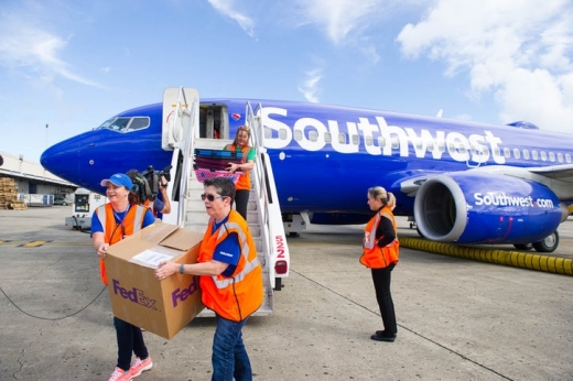 항공사측은 수십마리의 동물들을 안전하게 데려오고, 푸에토리코 피해민들을 위한 구호 물품도 전했다.