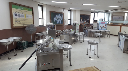 2층 체험관의 모습. 관람객들이 직접 막국수를 만들어 먹을 수 있다