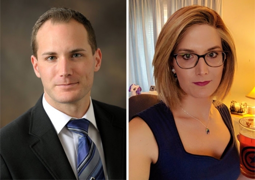 11. 사진에서 뿔테를 쓴 이 여성은 과거 남성이었다. (@FiercelyTrans/트위터)