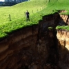 축구장 2개 크기…뉴질랜드서 ‘거대 싱크홀’ 발견