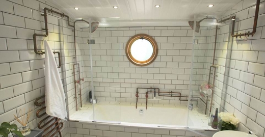 욕조가 설치된 욕실.