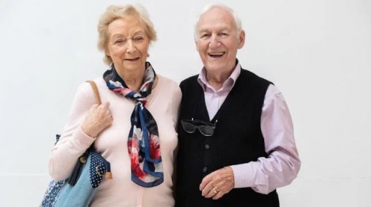 할아버지는 “우리는 젊어보이려고 노력하지 않는다. 지금 80대인 서로를 사랑하는 것만으로 충분하다”고 말했다.