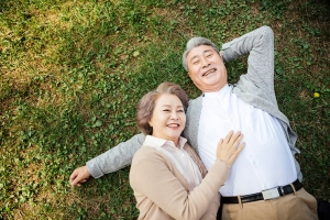 “실제 나이보다 젊다고 느끼는 사람, 뇌도 덜 늙는다” (서울대)