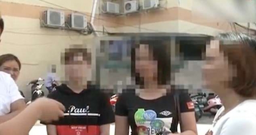 자신을 속인 남성을 ‘응징’하기 위해 모인 여성 3명 (동영상캡쳐)