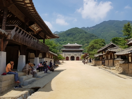 문경새재 드라마 세트장은 고려와 조선의 모습을 재현해 놓았다.