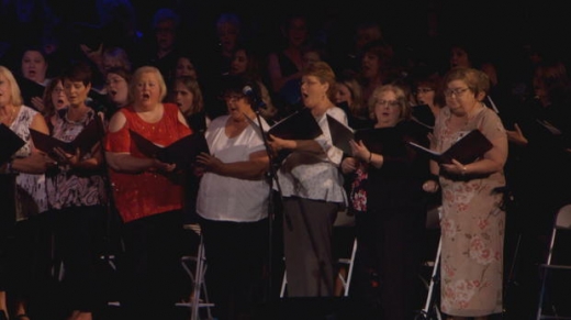 선생님을 위한 합창 공연을 준비한 제자들