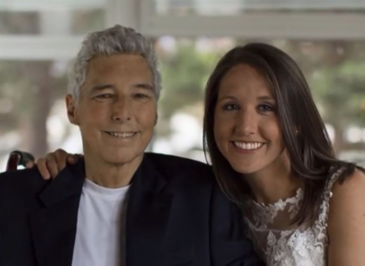 원래 아버지와 4월 5일 아버지를 놀라게 할 계획이었으나, 이를 이틀 앞당겼다. 덕분에 아버지와 마지막 춤을 출 수 있었다.