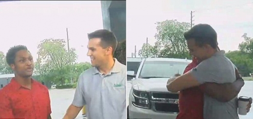 어안이 벙벙해진 그는 사장과 포옹을 나눴다. (사진=유튜브 캡쳐)