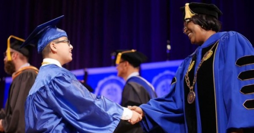 톤주아 윌리엄스 대학총장은 메일리스 학생을 극찬했다.(세인트피터즈버그 칼리지 제공)