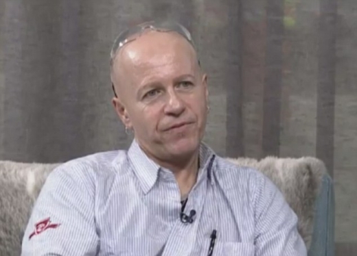 아타드는 20대 남성을 설득해 지하철 선로 밖으로 내보냈다.