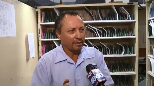 언론 인터뷰 중인 이반.