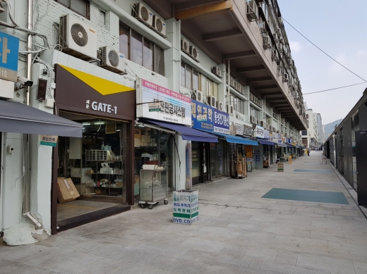 세운상가 키드들이 이 곳에서 각종 성인잡지나 라이센스 없는 복사 음반을 구입하였다