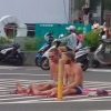 대만 도로 한복판 위에서 일광욕한 서양인들 논란