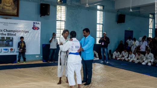 시각 장애인으로서 유도 경기에 출전한 인도 여성 잔키 고우드(23)