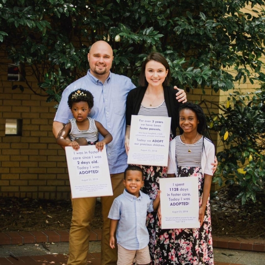 미국 페이지 부부와 입양한 세 아이들(사진=페이스북)