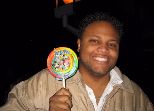 친구의 체중계는 그의 몸무게를 일러주지 않았다.