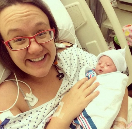 딸 로지를 출산한 앨리슨.