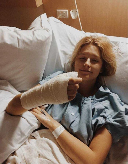 휘턴은 엄지 손가락을 절단했지만 향후 피부암이 발병하게 될지는 아직 확신할 수 없다.