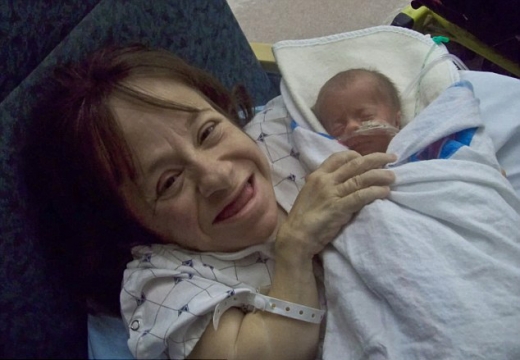 제왕절개수술로 아들을 낳은 스테이시.