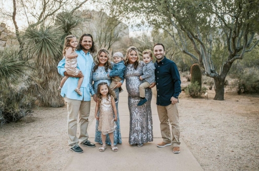 가족들은 자주 보며 친밀감을 형성해갔다.