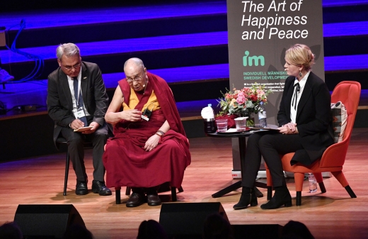 12일(현지시간) 스웨덴 남부 말뫼에서 강연하는 티베트 불교 최고 지도자 달라이 라마 14세.