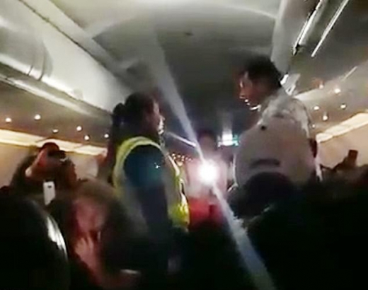 그는 내려야겠다는 의지를 굽히지 않았다.