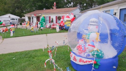 집집마다 설치된 크리스마스 장식들.