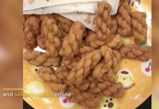 펑 자매가 팔고 있는 간식.