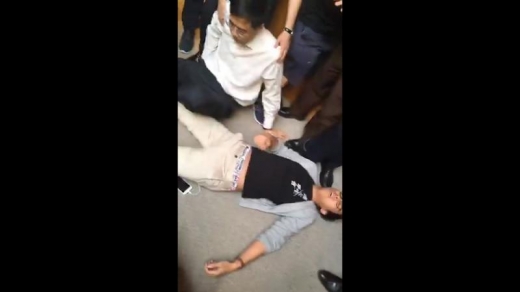 홍콩독립 찬성 입장 학생회 간부 총장실 점거.