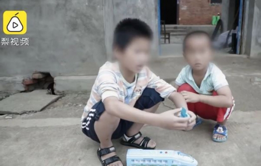 아빠로부터 제대로 된 보살핌을 받지 못한 아이들.