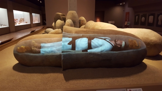 영산강 유역에서 출토되는 고대 독널 무덤들. 항아리 2개를 이어 붙여 관을 만들었다