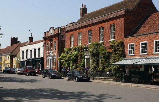 영국 에식스주(州)의 역사적 마을 데햄에 있는 한 편의점의 전경.