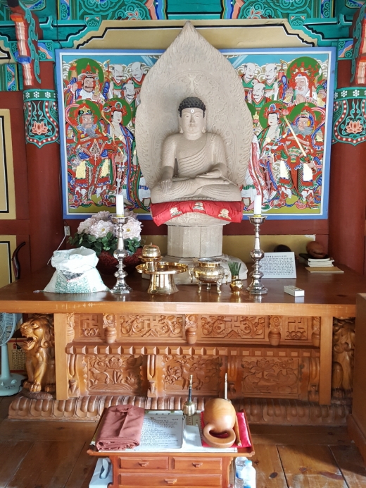 의성 고운사 석조여래좌상은 남북국 시대 신라의 석조 여래 좌상이다