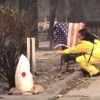 캘리포니아 산불 현장서 ‘국기’ 구한 경찰관에 찬사 쏟아져