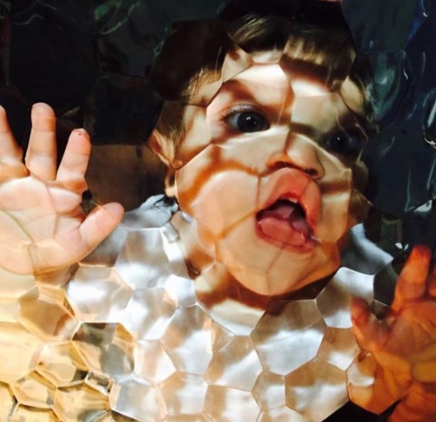 최신 유행한다길래 바꿔놓은 욕실 문이었다.