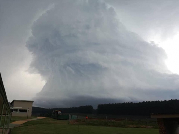 에스와티니 왕국에서 목격된 초거대적란운 슈퍼셀. 사진은 유럽기상정보사이트 시비어웨더유럽(Severe Weather Europe)이 페이스북에 공유한 것.