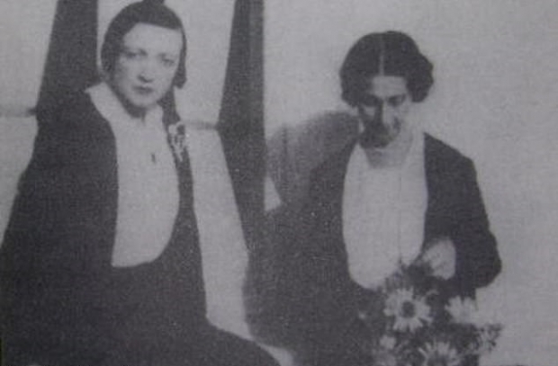 잔 칼망과 이브 칼망의 생전 모습. 왼쪽이 어머니인 잔 칼망이며 오른쪽이 딸인 이브 칼망이다.