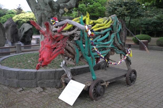 제주 민속자연사박물관 야외 전시장에도 볼거리가 풍부하다. 제주에서 입춘을 상징하는, 나무로 만든 소인 낭쉐